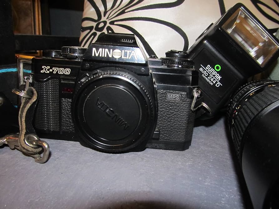 Minolta X-7A 35MM SLR Film Camera Kit AF Zoom Lens MD mount
